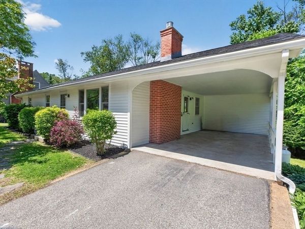 60 Pinedale St, Southbridge, MA 01550