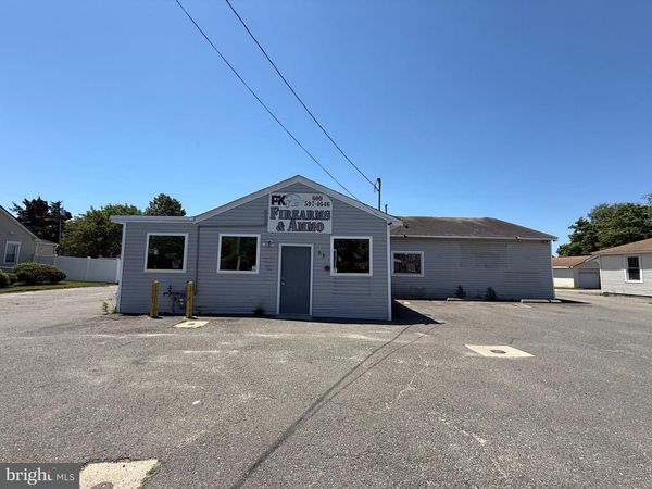 63 E BAY AVENUE , MANAHAWKIN, NJ 08050