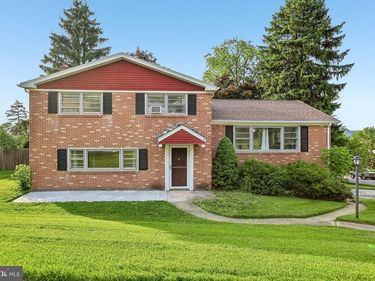 2595 EASTWOOD DRIVE , YORK, PA 17402