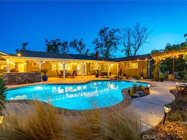 2555 W Avenue M8, Palmdale, CA 93551