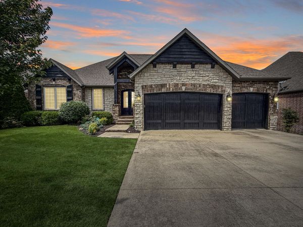 827 E Beaufort Street , Nixa, MO 65714