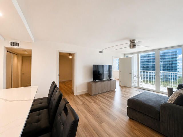 2200 NE 33rd Avenue, Unit 11g, Fort Lauderdale, FL 33308 Photo