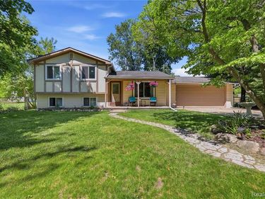 5069 Warmbriar Drive, White Lake Twp, MI 48383