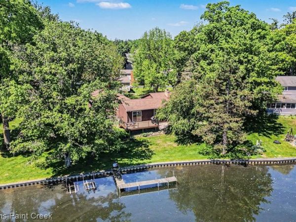 2911 Walmsley Circle Drive, Orion Twp, MI 48360