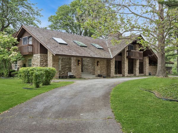 8080 Wolf Road, Burr Ridge, IL 60527