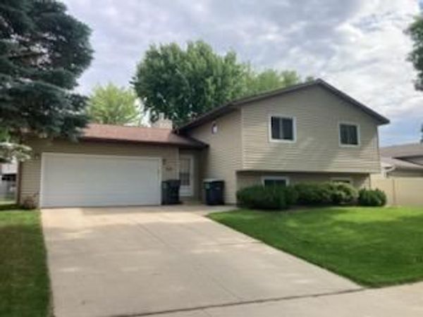 619 Chalet Drive NW, Rochester, MN 55901