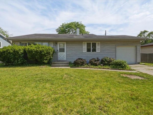 981 W 69th Place , Merrillville, IN 46410