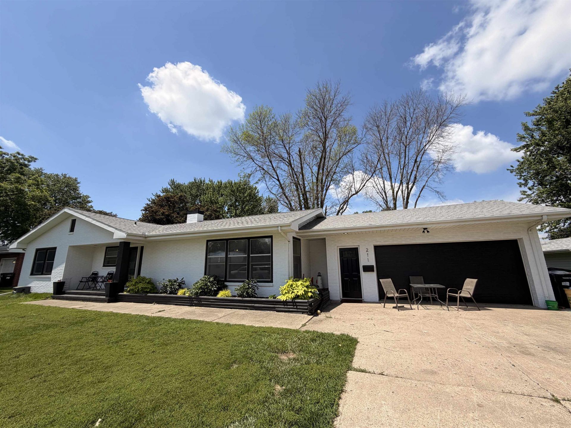 211 N 6th Avenue W, Hartley, IA 51346 Main Photo