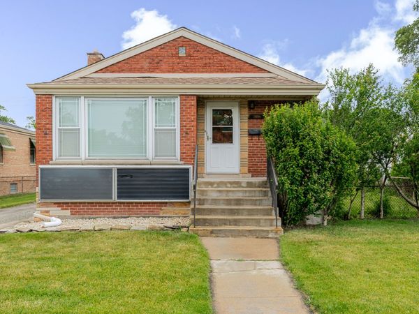 690 E Sibley Boulevard , Dolton, IL 60419