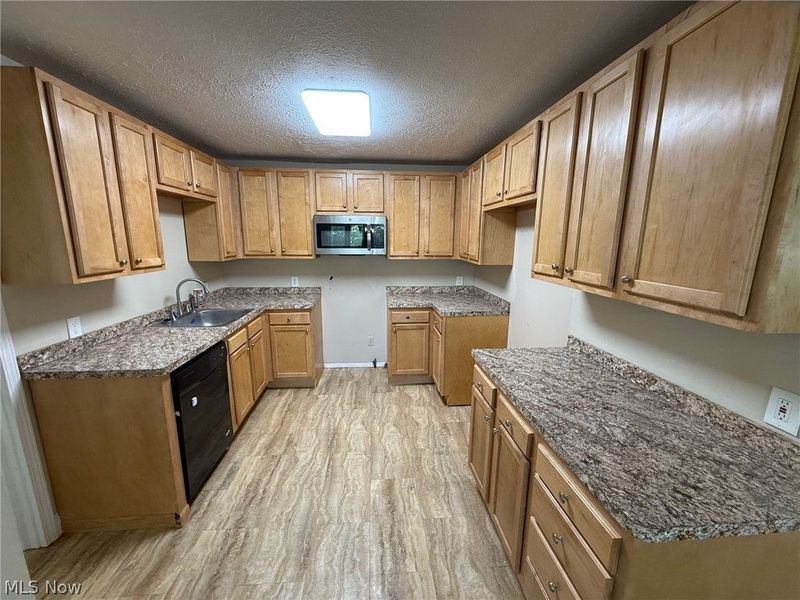 127 E 270th Street , Euclid, OH 44132 Photo 4