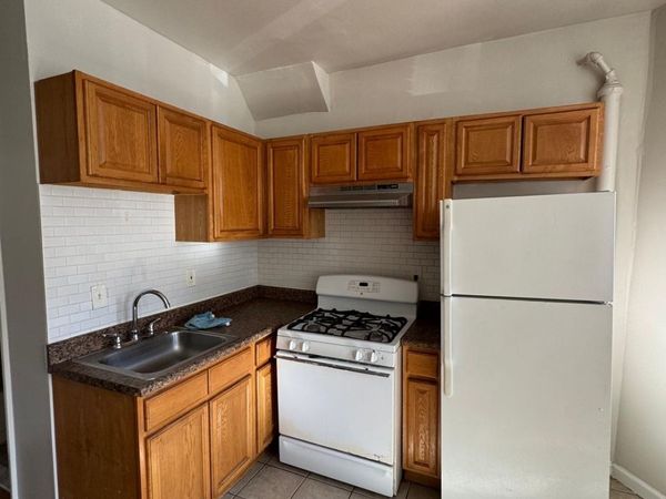 1873 Stratford , Bridgeport, CT 06607