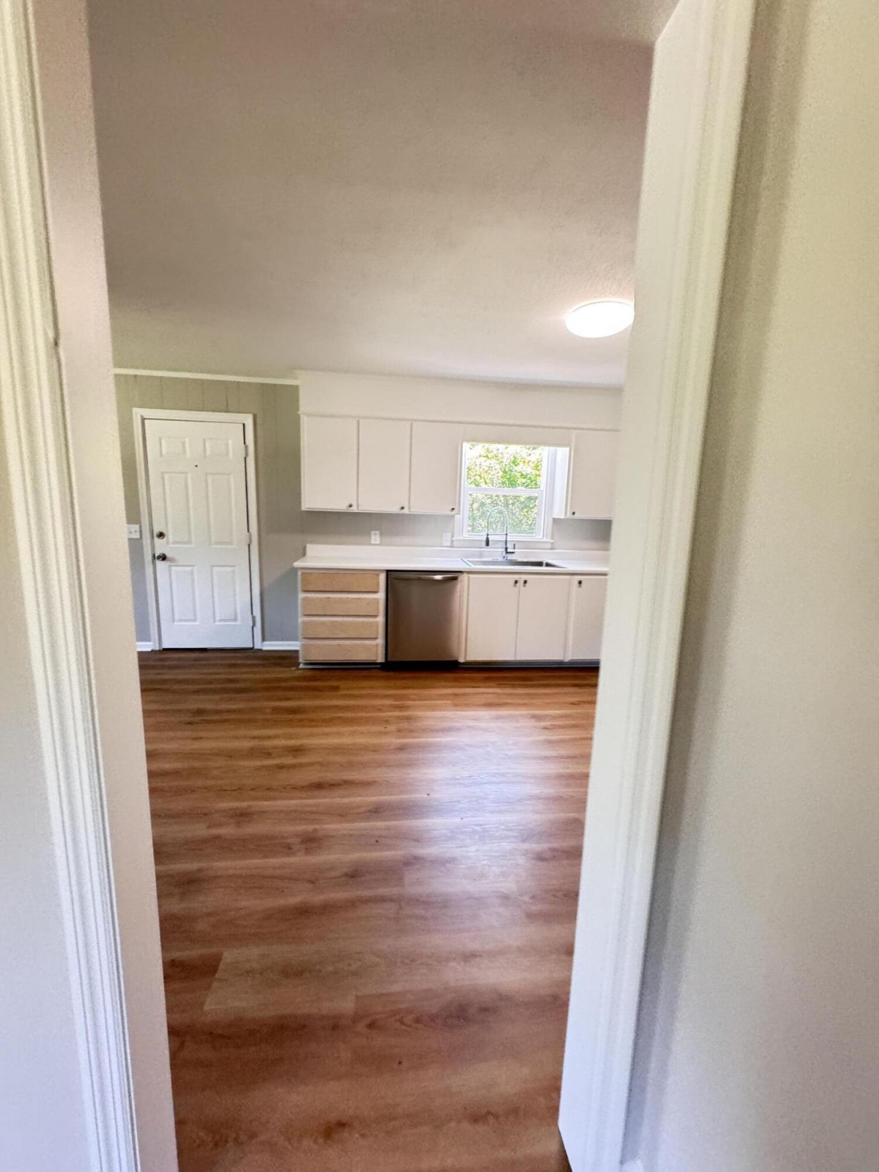505 Lakeshore Photo 9