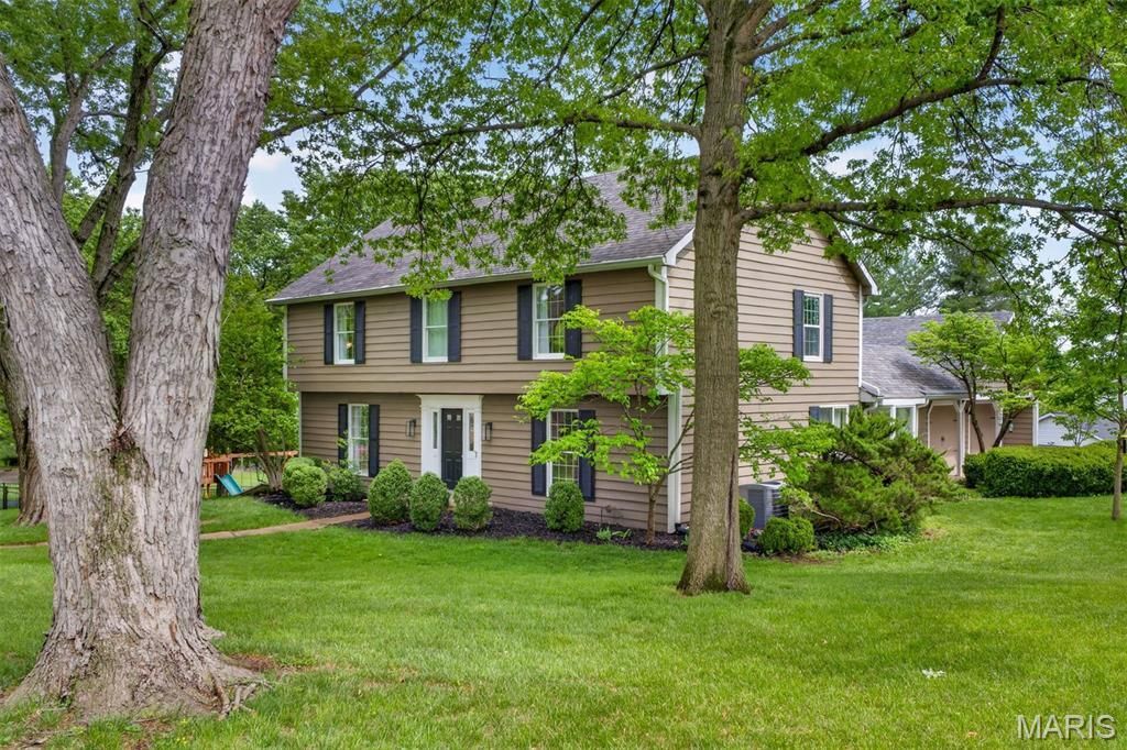 1534 Mason Valley Road, Town and Country, MO 63131 Main Photo