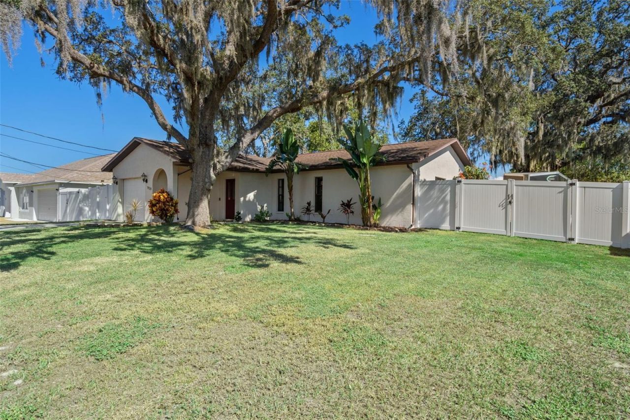 5525 Applegate Drive , Spring Hill, FL 34606 Photo