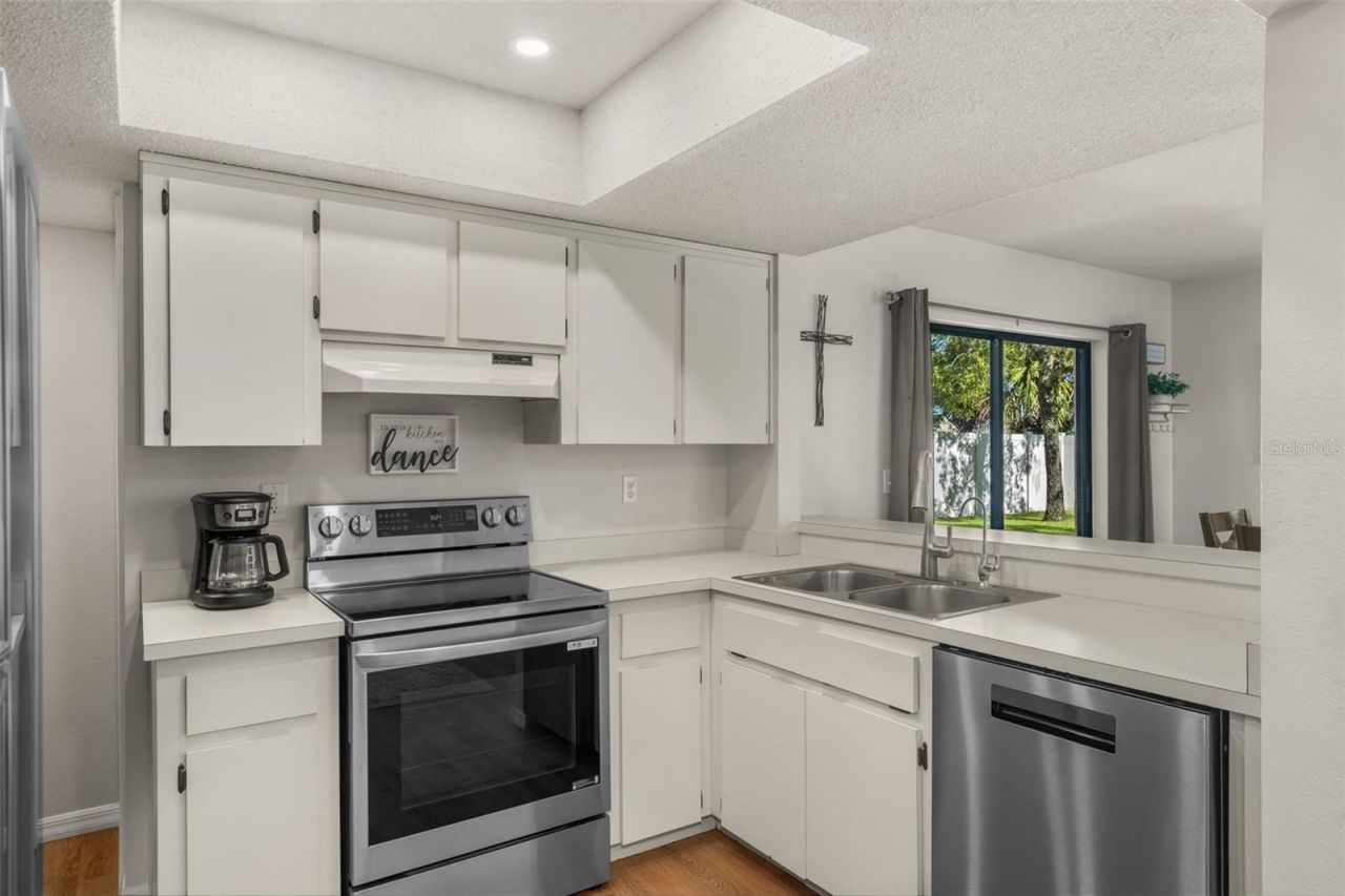 5525 Applegate Drive , Spring Hill, FL 34606 Photo