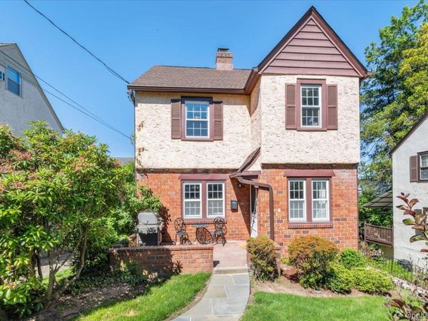 8 Interlaken Avenue , New Rochelle, NY 10801
