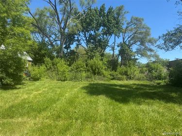 17927 E 10 Mile Road , Roseville, MI 48066