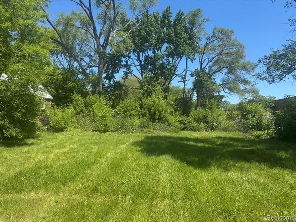 17927 E 10 Mile Road , Roseville, MI 48066