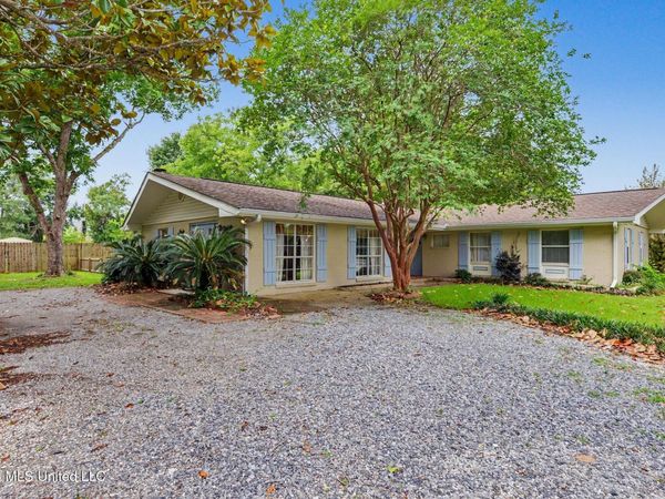 506 Esplanade Avenue, Bay Saint Louis, MS 39520