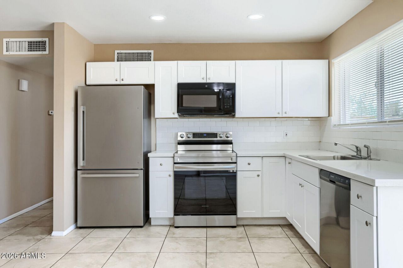 4526 E Burgess Lane, Phoenix, AZ 85042 Main Photo