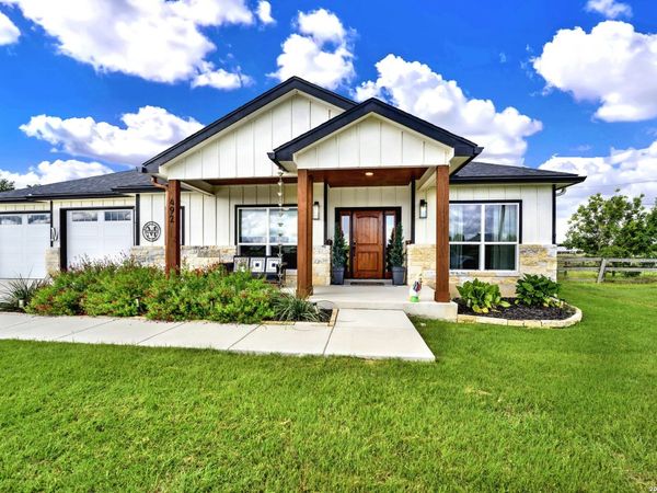 492 SPANISH GRANT CIR, Bandera, TX 78003
