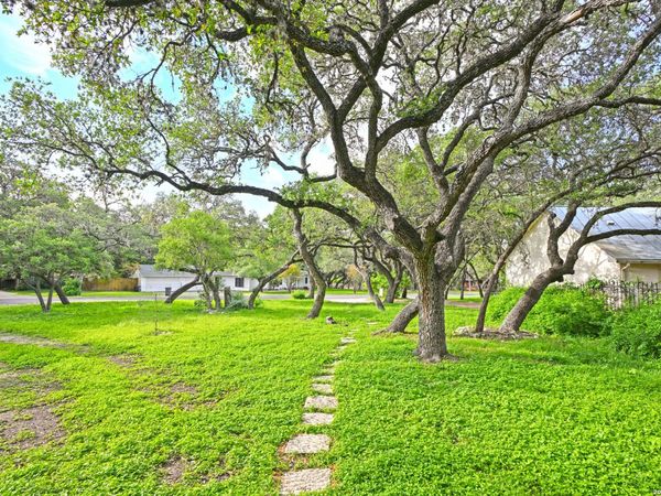 303 S MANTON LN, Castle Hills, TX 78213