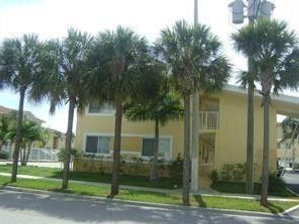 2080 NE 167th Street, Unit 38, North Miami Beach, FL 33162