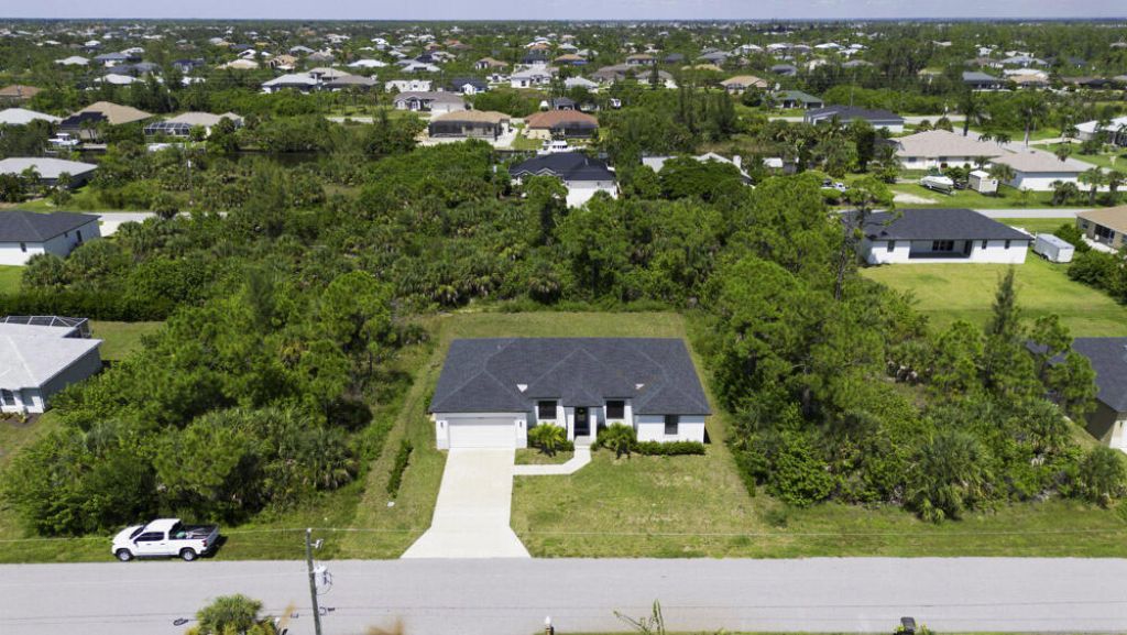 15245 Brainbridge Circle, Port Charlotte, FL 33981 Photo