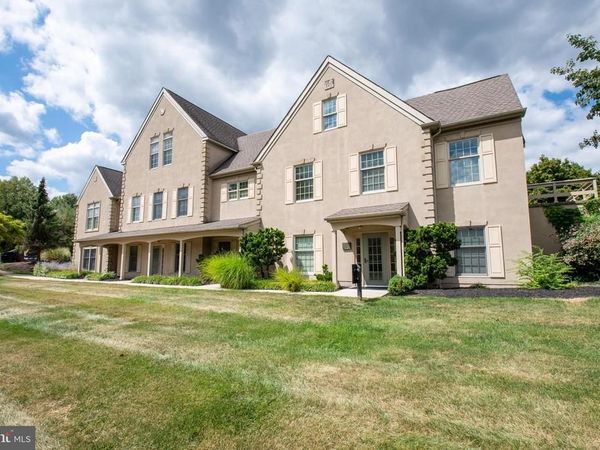302 HYDE PARK, DOYLESTOWN, PA 18902
