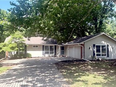 6512 NW Quail Run Drive, Kansas City, MO 64152