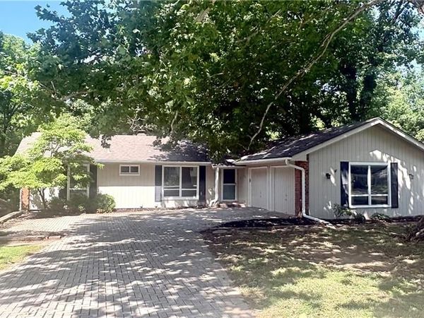 6512 NW Quail Run Drive, Kansas City, MO 64152