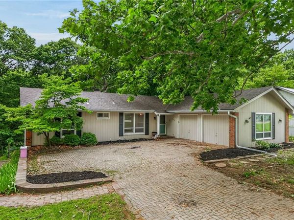 6512 NW Quail Run Drive, Kansas City, MO 64152