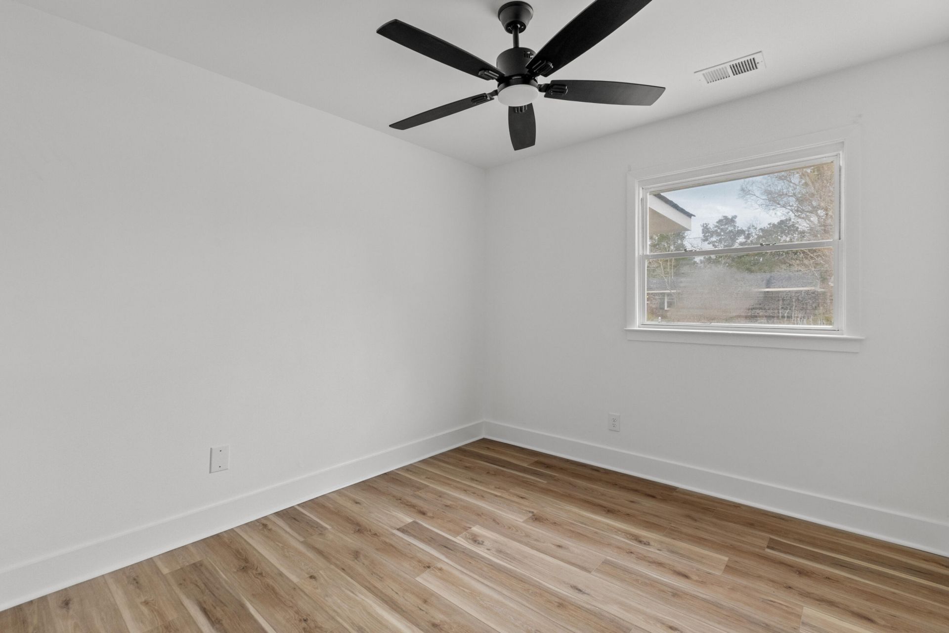 1111 Barrett Road Photo 25