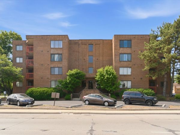 6401 Pershing Road , Unit 105, Stickney, IL 60402