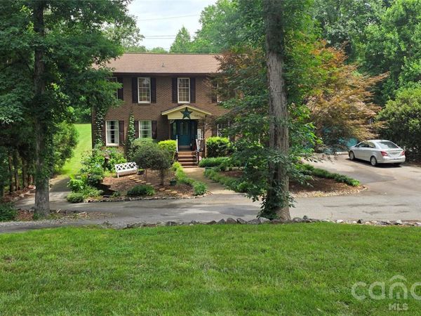 3110 Ninth Tee Drive , Newton, NC 28658