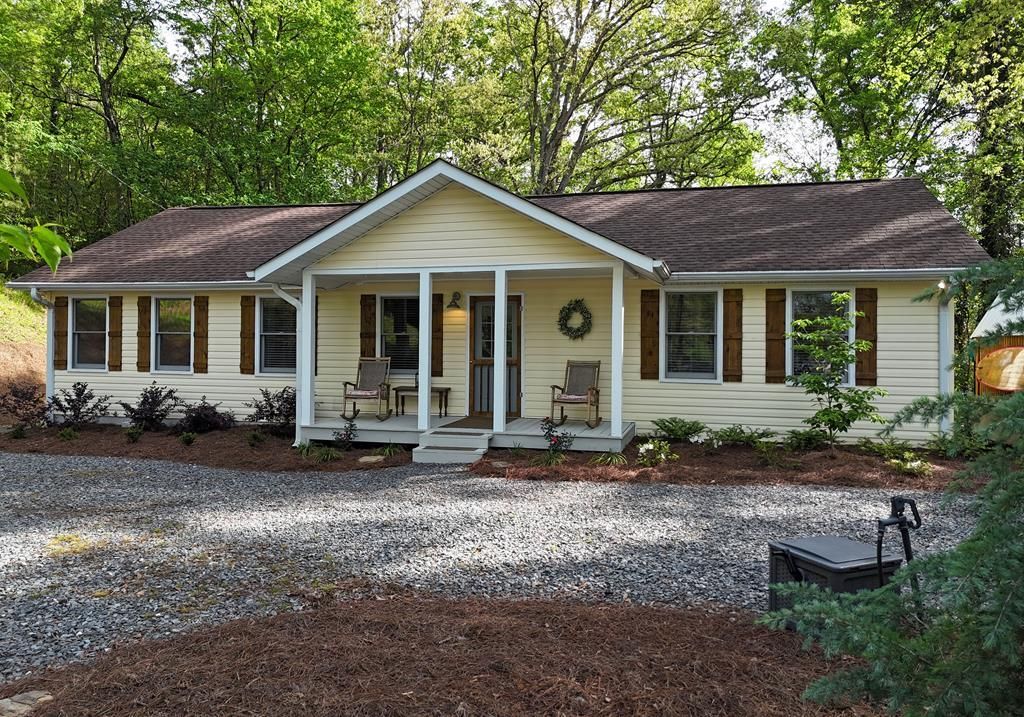 61 Bradley Street, Blue Ridge, GA 30513 Main Photo