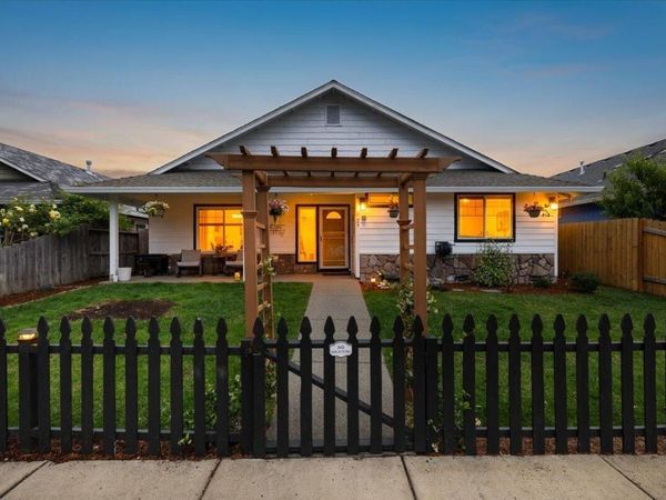 127 SW Vicki Lane, Grants Pass, OR 97526