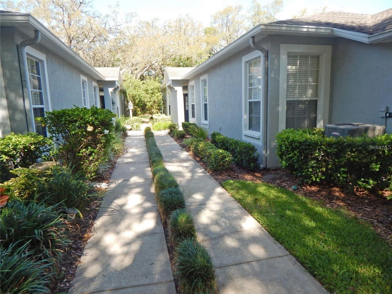 5925 Sandhill Ridge Drive , Lithia, FL 33547 Photo