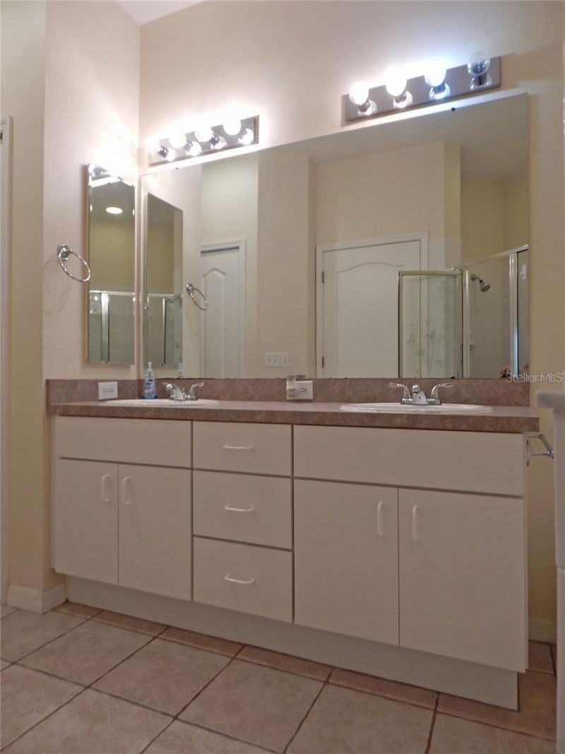 5925 Sandhill Ridge Drive , Lithia, FL 33547 Photo