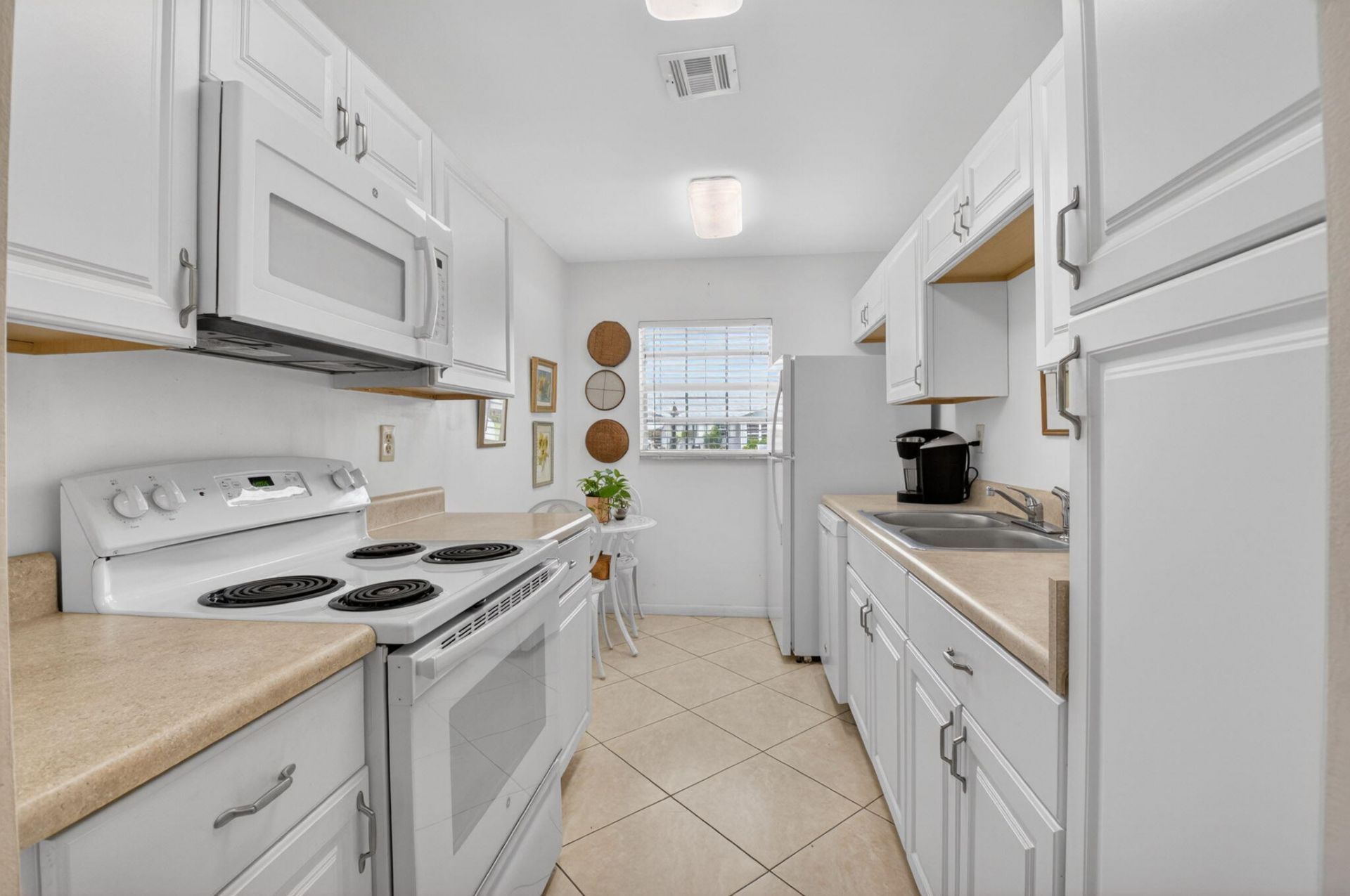 14579 Canalview Drive, Unit B, Delray Beach, FL 33484 Photo