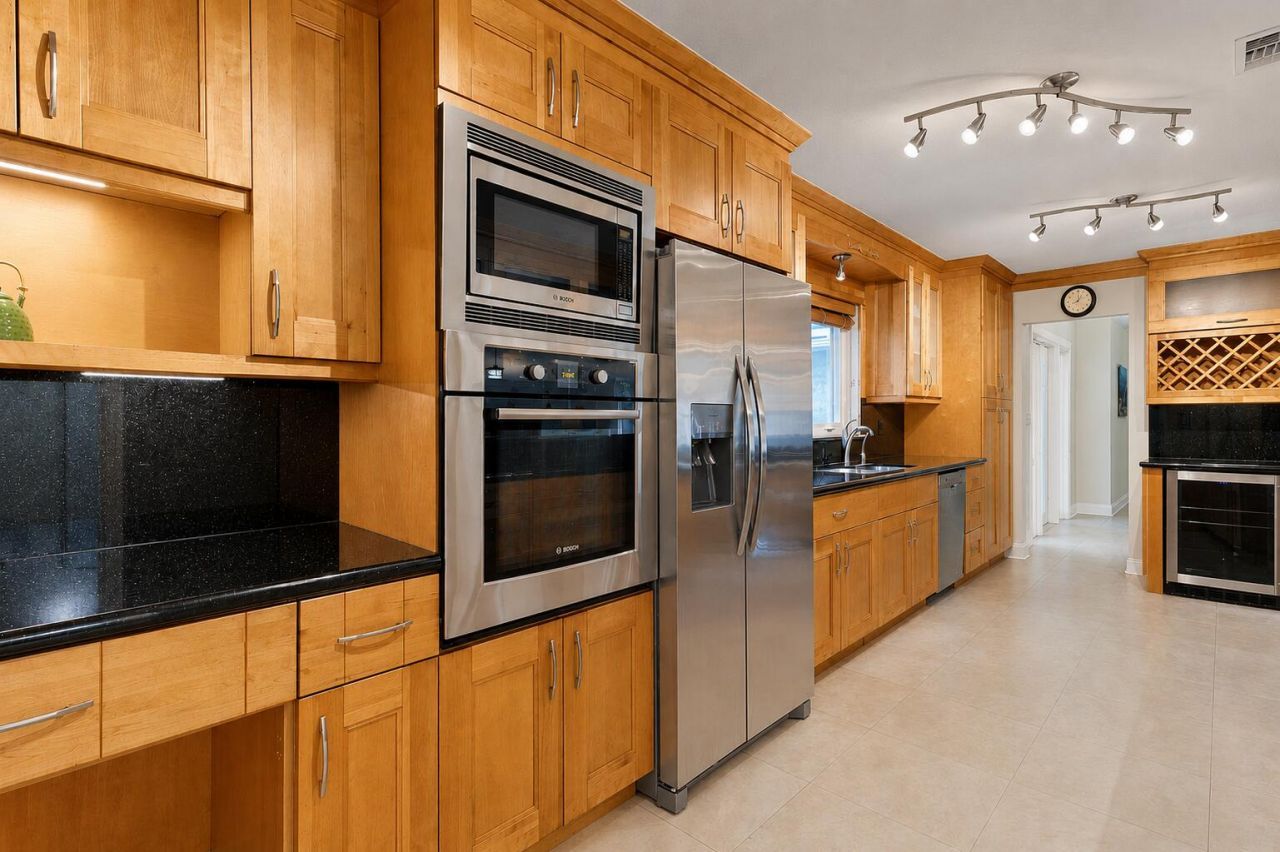 3240 Lakeview Drive, Pompano Beach, FL 33062 Photo