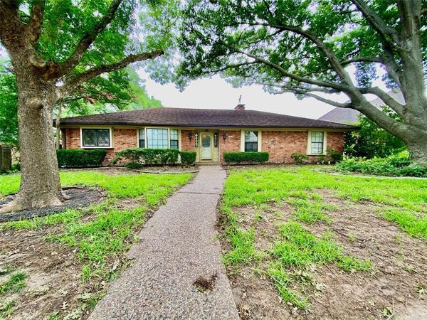 223 Woodcrest Drive , Richardson, TX 75080