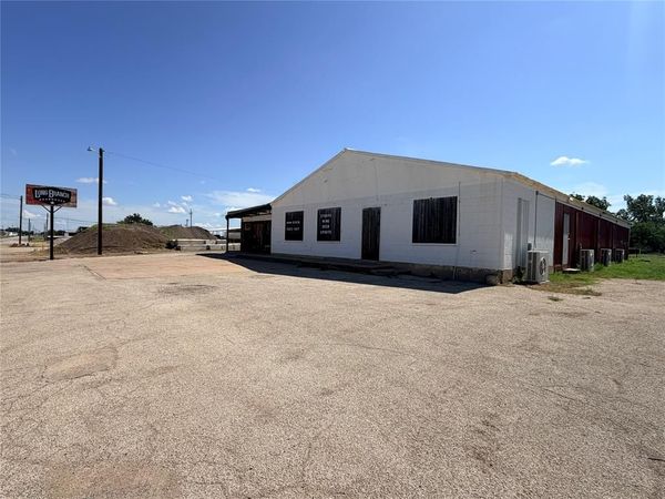 910 N Main Street , Seymour, TX 76380