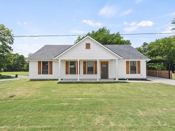 108 S Manson Street, Wolfe City, TX 75496