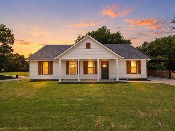 108 S Manson Street, Wolfe City, TX 75496