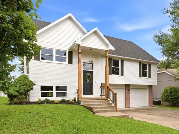 207 Parkway Drive, Warrensburg, MO 64093