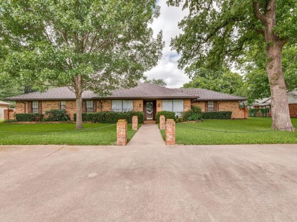 2409 Vega Street, Grand Prairie, TX 75050