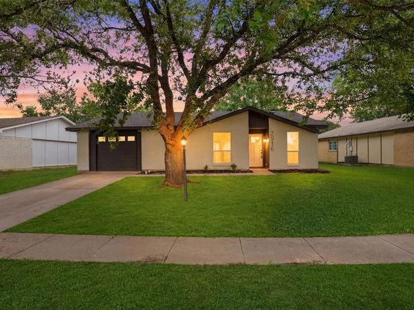 2916 Rayswood Drive , Carrollton, TX 75007