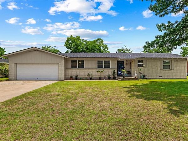 1213 Park Center Street, Benbrook, TX 76126