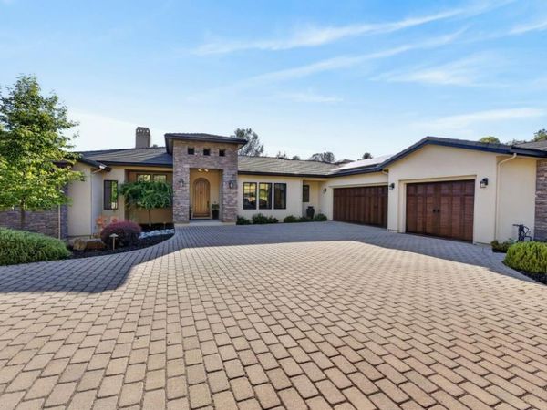 23310 Darkhorse Dr, Auburn, CA 95602